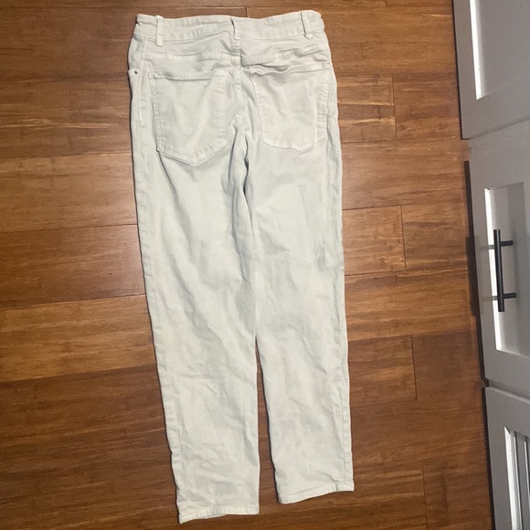 H&M High-Waisted Boyfriend Jeans - Picture 4 of 4